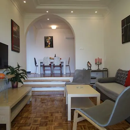 Laura Apartment *
