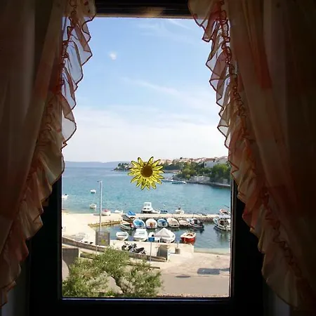Laura * Trogir